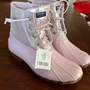Pink size 5 youth Sperry duck boots. New with tags.